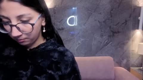 Snapshot of sophie_jones_b chatting on February 23, 12:35 pm sophie_jones_b online show from February 23, 12:35 pm