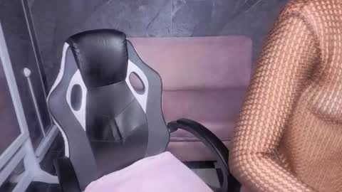 Snapshot of sophie_jones_b chatting on March 2, 12:45 pm sophie_jones_b online show from March 2, 12:45 pm