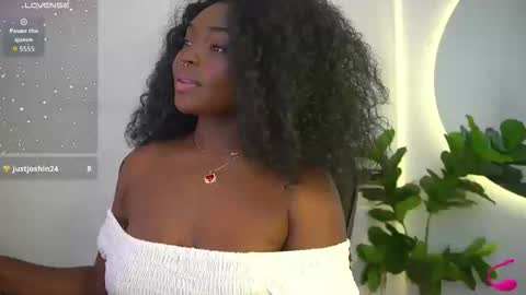 Snapshot of sophie_luvs chatting on April 23, 2:30 pm Sophie online show from April 23, 2:30 pm
