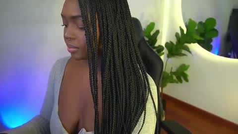 Snapshot of sophie_luvs chatting on June 2, 2:08 pm Sophie online show from June 2, 2:08 pm