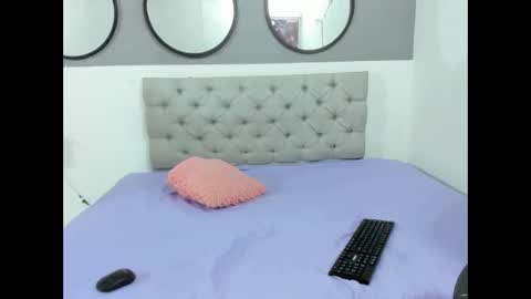 Snapshot of sophie_queem chatting on February 8, 1:31 am Sophie Queem online show from February 8, 1:31 am