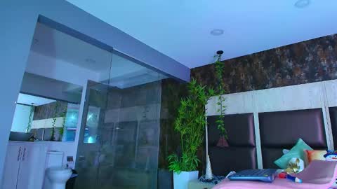 Sarah sophia  online show from December 6, 7:43 am