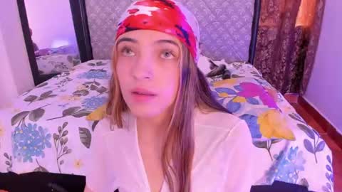 Snapshot of sophie_vega1 chatting on June 11, 6:39 pm Sophie online show from June 11, 6:39 pm