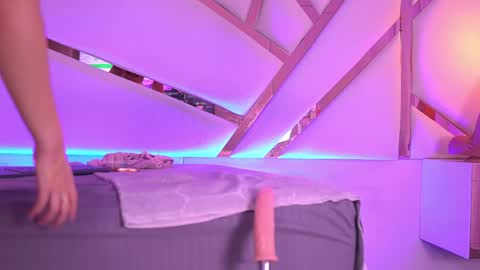 Snapshot of sophie_velvet18 chatting on May 22, 8:25 pm Sophie online show from May 22, 8:25 pm