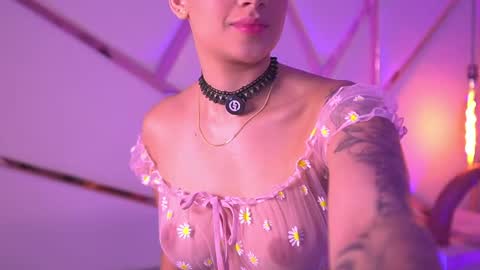 Snapshot of sophie_velvet18 chatting on May 28, 8:06 pm Sophie online show from May 28, 8:06 pm
