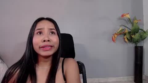 Snapshot of sophie_w1 chatting on July 28, 2:13 pm sophie_w1 online show from July 28, 2:13 pm