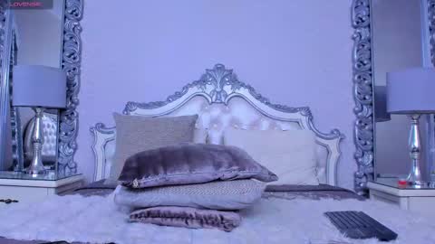 sophiebellucci online show from February 9, 7:27 am