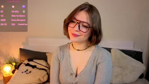 Snapshot of sophieblush chatting on April 12, 5:56 am Sophia online show from April 12, 5:56 am