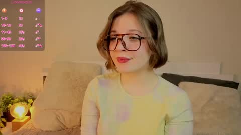 Snapshot of sophieblush chatting on April 16, 4:24 am Sophia online show from April 16, 4:24 am