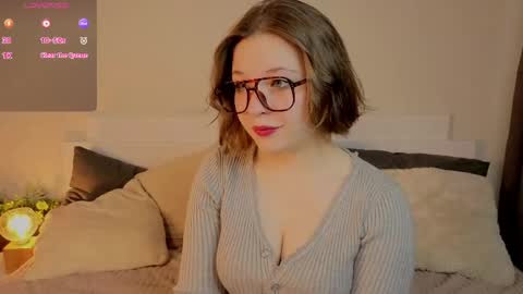 Snapshot of sophieblush chatting on April 19, 5:07 am Sophia online show from April 19, 5:07 am
