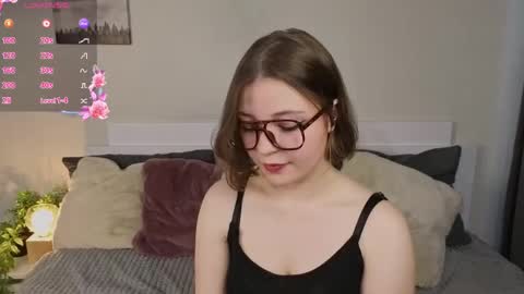 Snapshot of sophieblush chatting on May 14, 5:03 am Sophia online show from May 14, 5:03 am