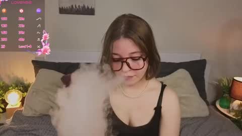 Snapshot of sophieblush chatting on May 18, 5:46 am Sophia online show from May 18, 5:46 am