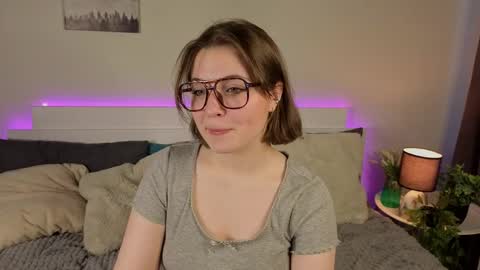 Snapshot of sophieblush chatting on June 4, 8:31 am Sophia online show from June 4, 8:31 am