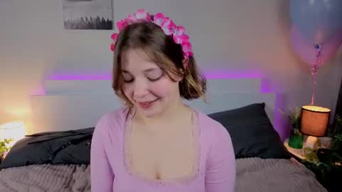 Snapshot of sophieblush chatting on July 8, 6:07 am Sophia online show from July 8, 6:07 am