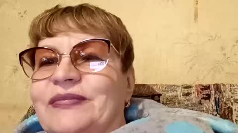 SophieBurnsX online show from April 11, 6:12 pm