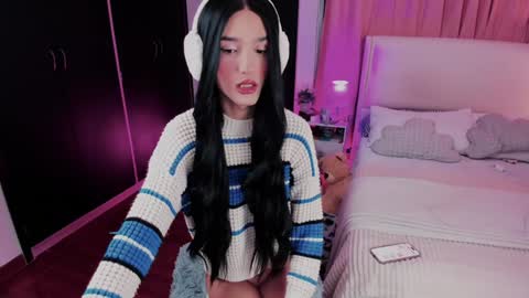 Snapshot of sophiecornett chatting on December 3, 2:14 am    online show from December 3, 2:14 am