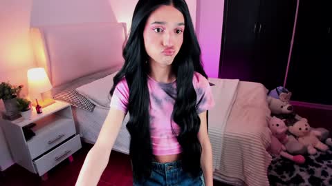 Snapshot of sophiecornett chatting on January 22, 12:59 am    online show from January 22, 12:59 am