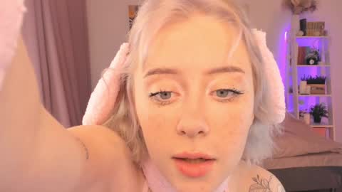 Snapshot of sophiee_lane chatting on January 21, 2:22 am Sophie online show from January 21, 2:22 am