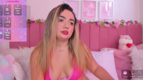 Snapshot of sophiee_rosee chatting on March 7, 6:27 pm sophiee rosee online show from March 7, 6:27 pm