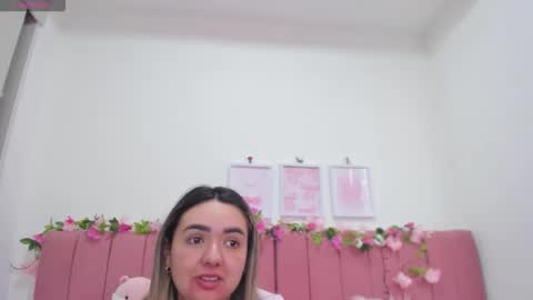 Snapshot of sophiee_rosee chatting on March 15, 9:54 pm sophiee rosee online show from March 15, 9:54 pm