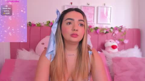 Snapshot of sophiee_rosee chatting on March 17, 6:33 pm sophiee rosee online show from March 17, 6:33 pm