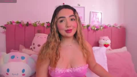 Snapshot of sophiee_rosee chatting on April 21, 5:06 pm sophiee rosee online show from April 21, 5:06 pm