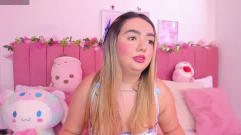 Snapshot of sophiee_rosee chatting on April 23, 5:04 pm sophiee rosee online show from April 23, 5:04 pm