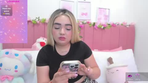 Snapshot of sophiee_rosee chatting on May 3, 8:48 pm sophiee rosee online show from May 3, 8:48 pm
