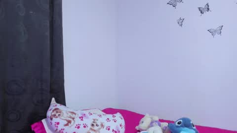 Snapshot of sophieewoods chatting on February 22, 2:28 am Sophie Woods online show from February 22, 2:28 am