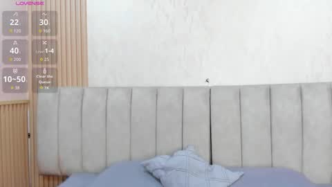 Snapshot of sophiegriffin_ chatting on February 24, 8:51 pm Sofa online show from February 24, 8:51 pm