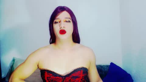 Snapshot of sophiehillsxo chatting on February 5, 3:22 am sophiehillsxo online show from February 5, 3:22 am