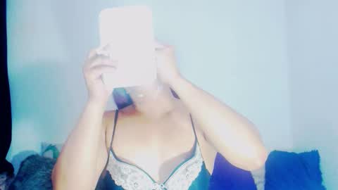 Snapshot of sophiehillsxo chatting on February 6, 2:49 am sophiehillsxo online show from February 6, 2:49 am