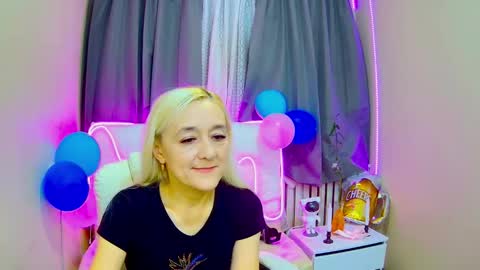 Snapshot of sophiekittyy chatting on October 2, 6:31 am sophiekittyy online show from October 2, 6:31 am