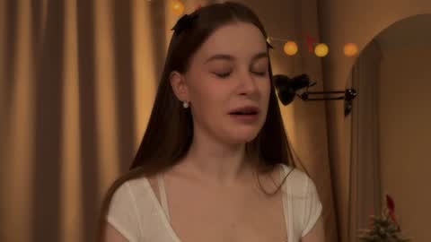 Snapshot of sophiephoria chatting on December 15, 5:10 pm Sophie Next stream 3 online show from December 15, 5:10 pm