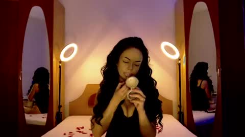 Snapshot of sophierosenfeld chatting on July 28, 4:39 pm Sophie Rosenfeld online show from July 28, 4:39 pm