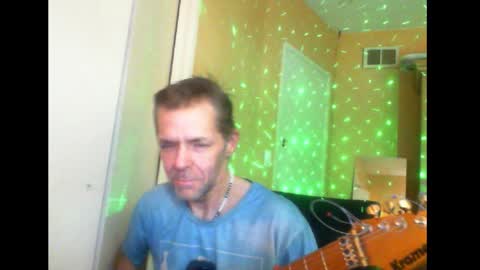 Snapshot of sophiestar12 chatting on December 14, 4:01 am Sophiestar online show from December 14, 4:01 am