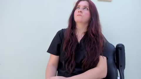Snapshot of sophieturner_mg chatting on June 24, 7:13 pm sophieturner_mg online show from June 24, 7:13 pm