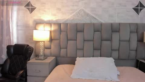 sophiewatson_ online show from May 21, 2:46 pm