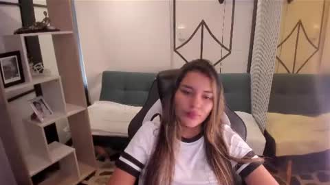 Snapshot of sophiewatson_ chatting on July 20, 1:57 pm sophiewatson_ online show from July 20, 1:57 pm