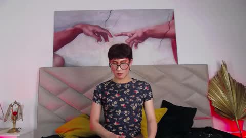 Snapshot of soro_lovelyboy chatting on September 13, 3:17 am soro_lovelyboy online show from September 13, 3:17 am