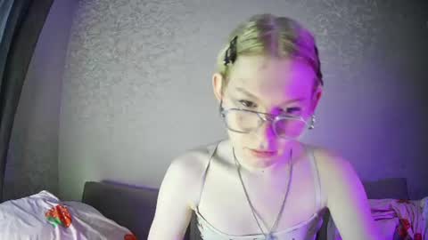 Snapshot of soska_albinosk chatting on July 15, 2:28 am soska_albinosk online show from July 15, 2:28 am