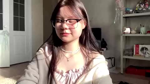 lily online show from October 19, 5:30 am