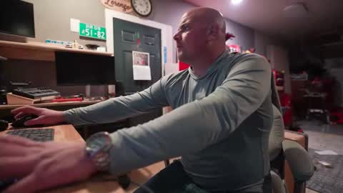 Snapshot of soundfreqnj chatting on January 14, 3:56 am soundfreqnj online show from January 14, 3:56 am