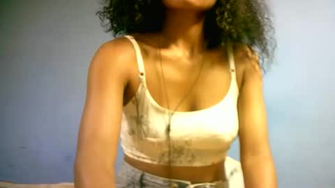 sourayaa online show from April 4, 7:44 pm