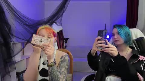 Snapshot of sova_energy chatting on February 2, 5:22 pm Leah online show from February 2, 5:22 pm
