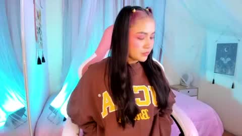 Juliana online show from July 30, 3:55 pm