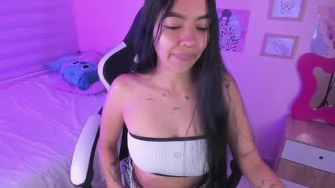 soy_gabrielaa online show from June 5, 11:05 am
