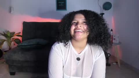 Snapshot of soynerea chatting on July 19, 3:43 am online show from July 19, 3:43 am