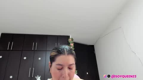 Snapshot of soyqeen chatting on October 3, 2:52 am SoyQueen online show from October 3, 2:52 am