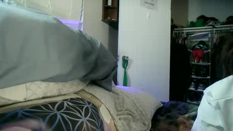 Snapshot of spacecase843 chatting on December 4, 7:50 am TrndSettrz online show from December 4, 7:50 am